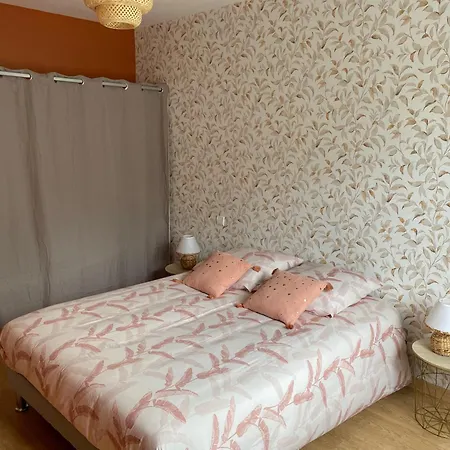 Le Du Bonheur 펜션 Villedieu-les-Poëles